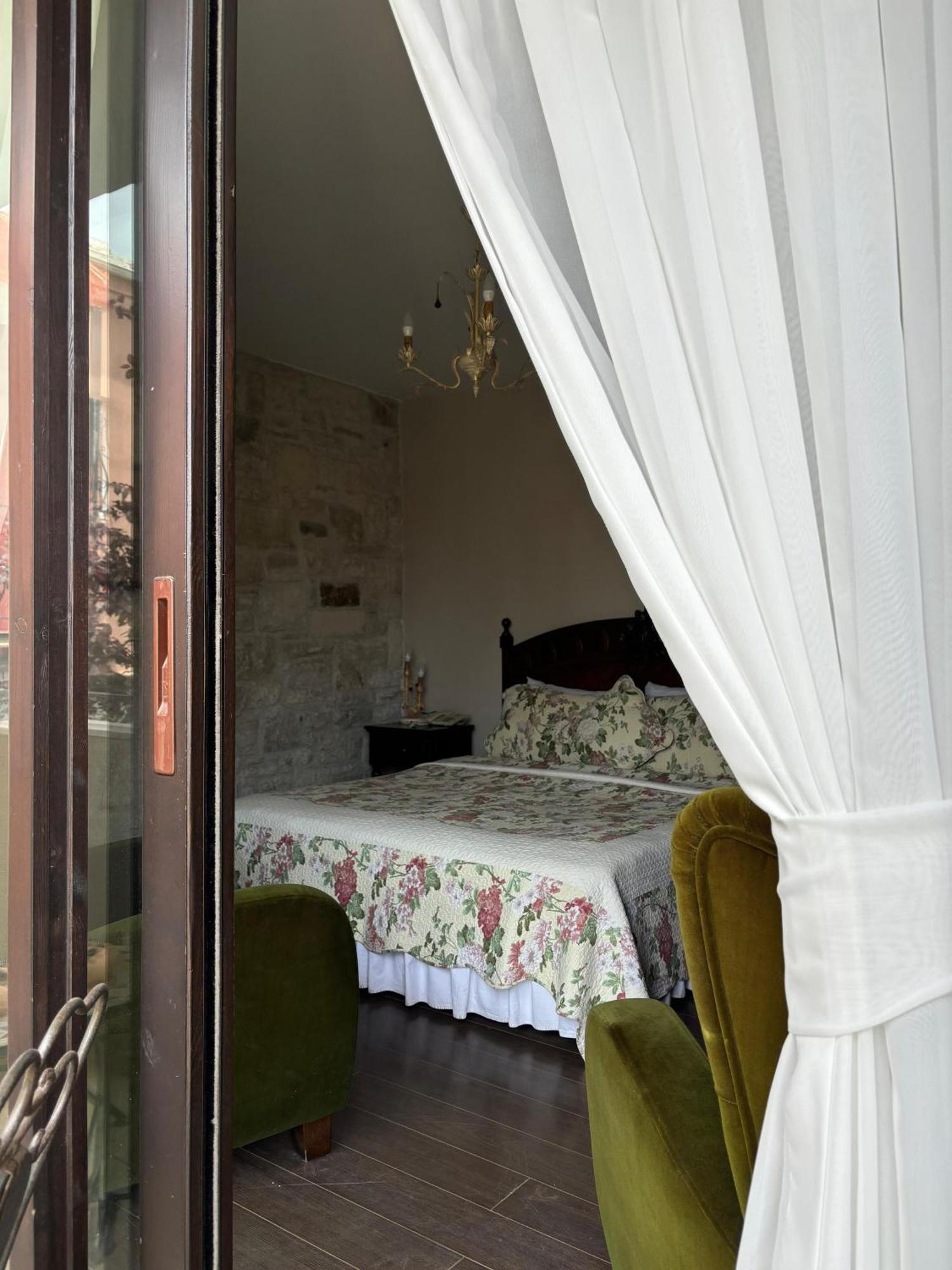 Griffon Hotel Yenifoca Exterior foto